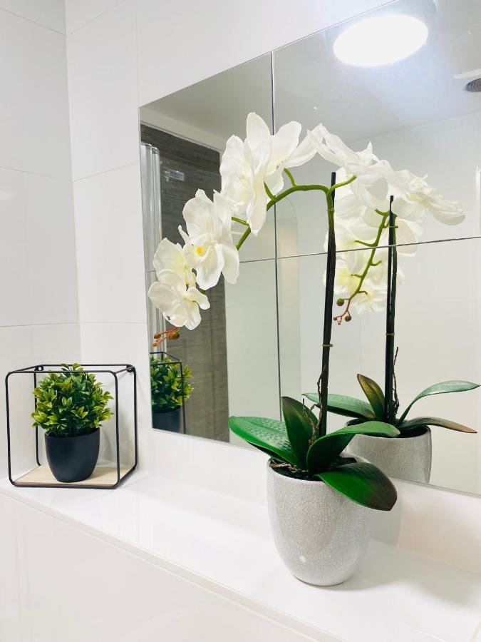 #0509 Two Bedroom Serviced Apartment- Free Parking Дарби Екстериор снимка