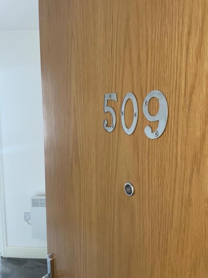 #0509 Two Bedroom Serviced Apartment- Free Parking Дарби Екстериор снимка